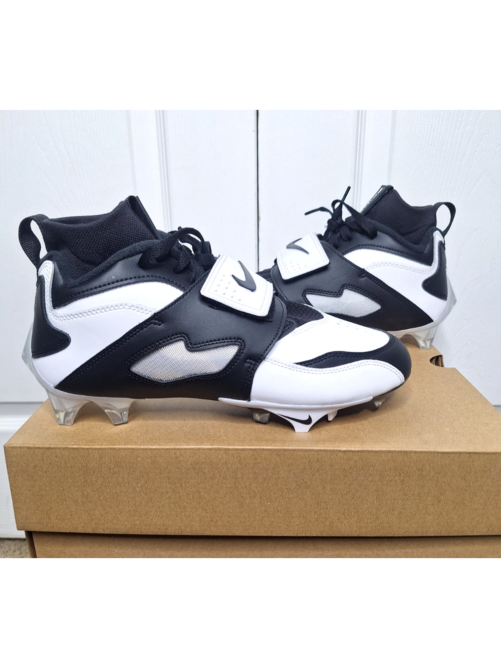 Nike Air Diamond Turf 93 TD White-Black Football Cleats HF5298-101 sz 8 No Box